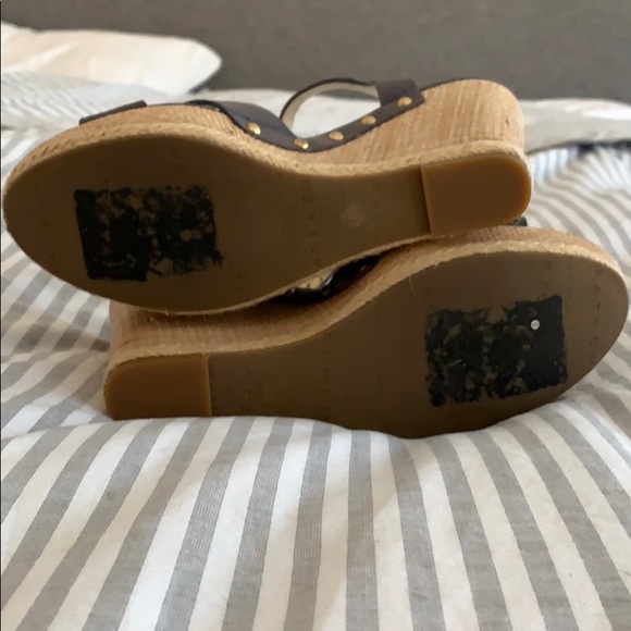 Shoes - Picture 4 of 6